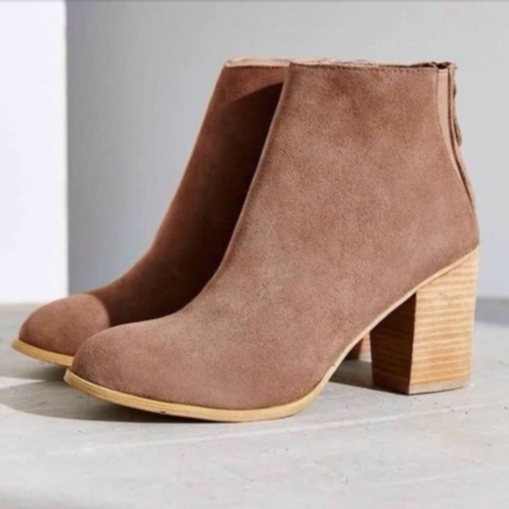 Urban Outfitters Ecote Taupe Suede Bootie (Size 7)
